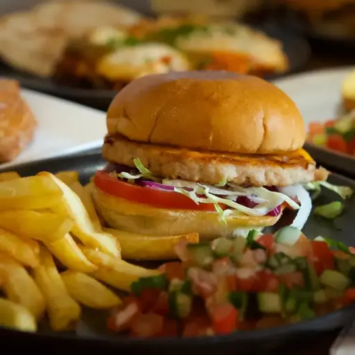 Amaar Crispy Chicken Burger 